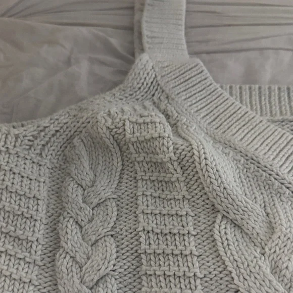 Banana Republic Women's Cable Knit Sweater Medium - Picture 3 of 4